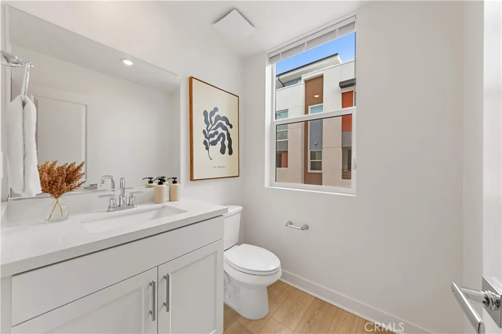 1816 E 1st #440 Santa Ana, CA 92705