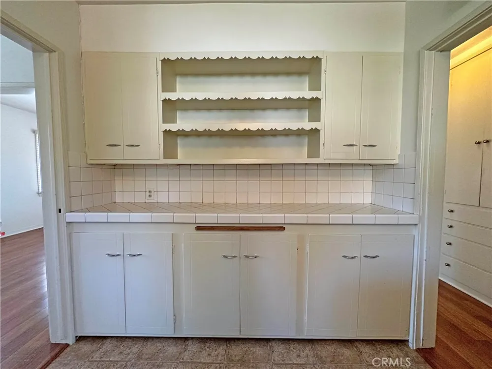 1609 E Chevy Chase Drive #1611 Glendale, CA 91206