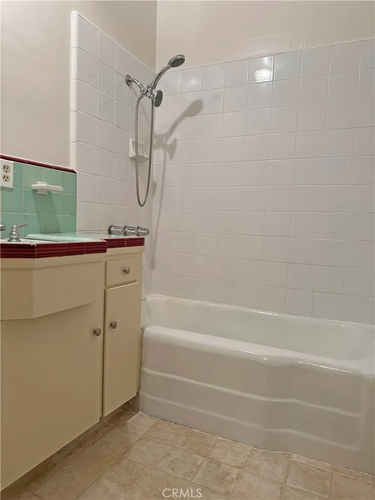 1609 E Chevy Chase Drive #1611 Glendale, CA 91206