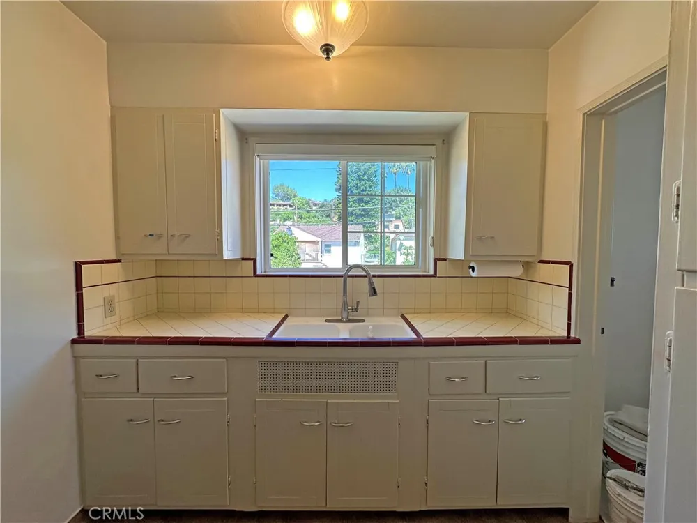 1609 E Chevy Chase Drive #1611 Glendale, CA 91206
