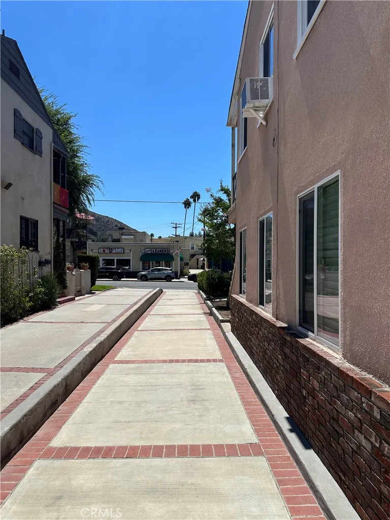 1609 E Chevy Chase Drive #1611 Glendale, CA 91206