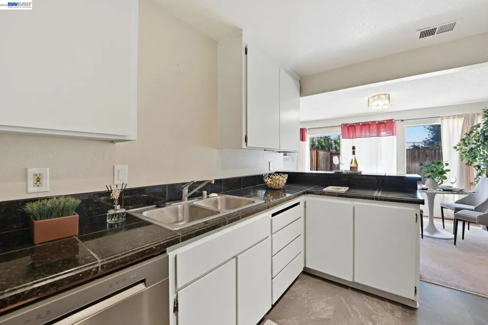 27773 Pistachio Ct Hayward, CA 94544