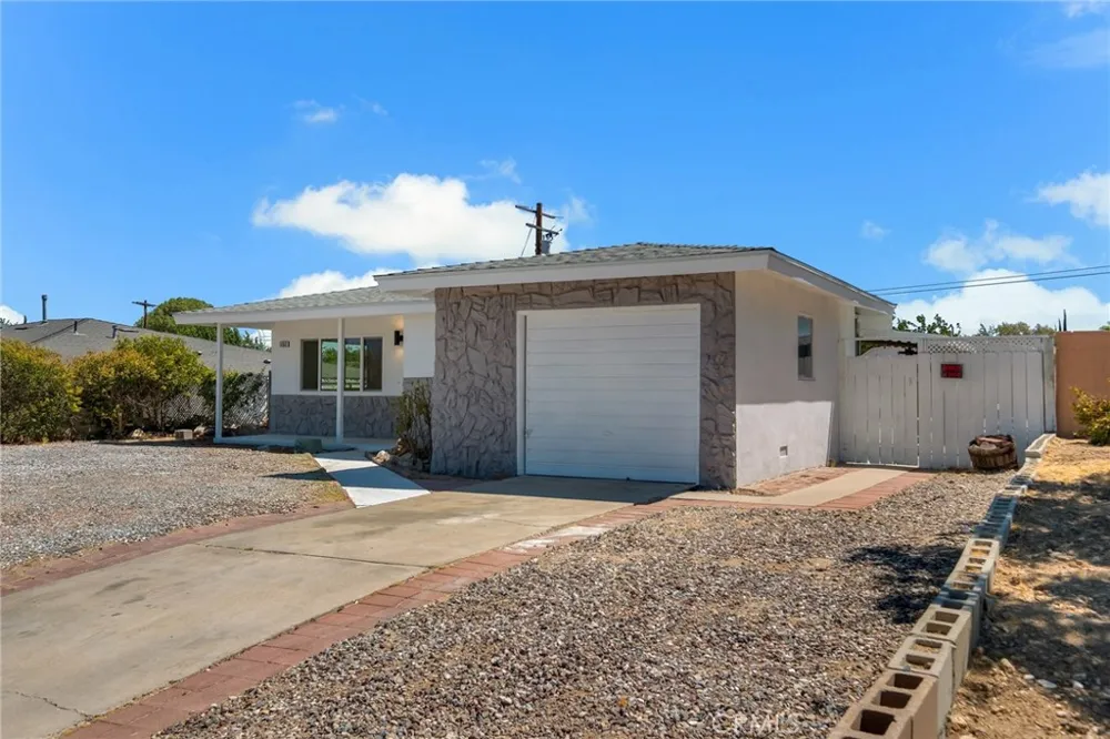 15153 Prado Court Victorville, CA 92395