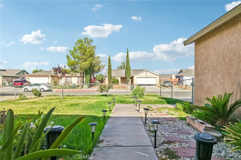 17956 Kendall Circle Adelanto, CA 92301