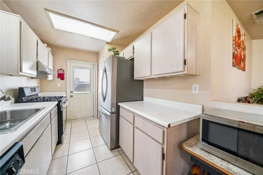 17956 Kendall Circle Adelanto, CA 92301