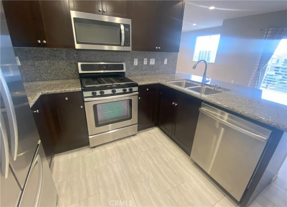 13024 Union Hawthorne, CA 90250