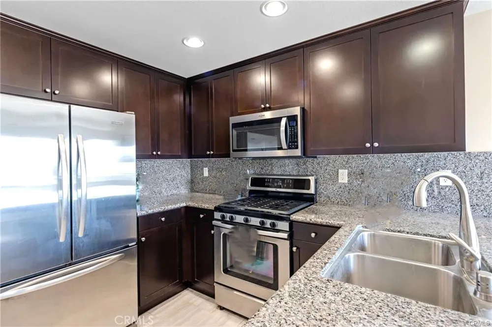 13024 Union Hawthorne, CA 90250