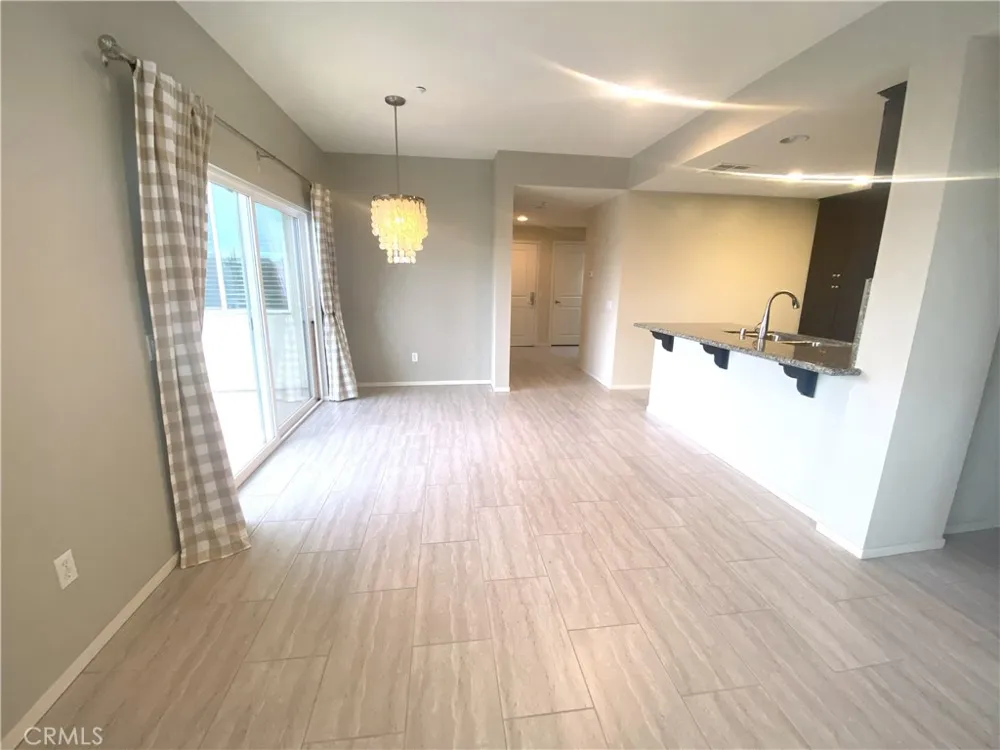 13024 Union Hawthorne, CA 90250