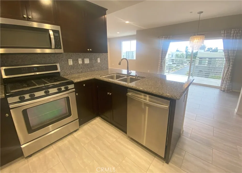 13024 Union Hawthorne, CA 90250