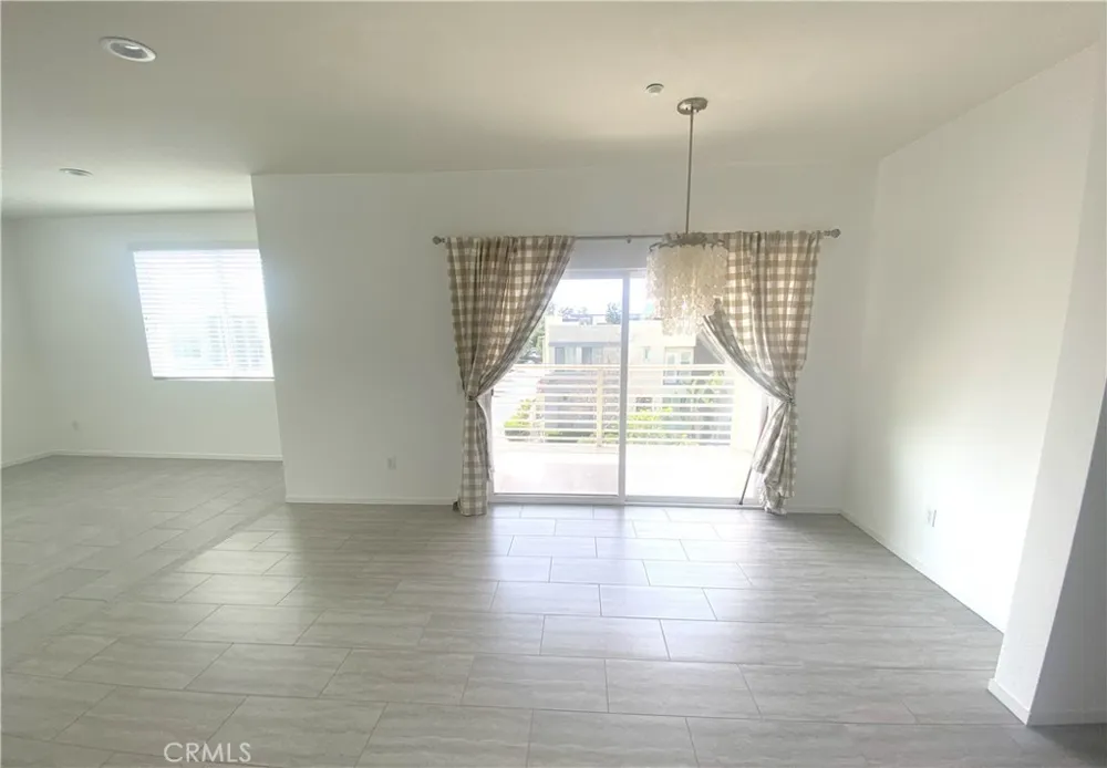 13024 Union Hawthorne, CA 90250