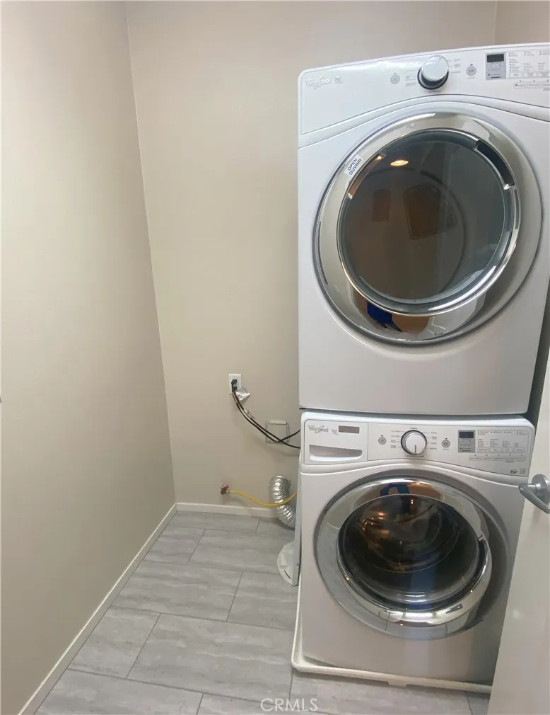 13024 Union Hawthorne, CA 90250