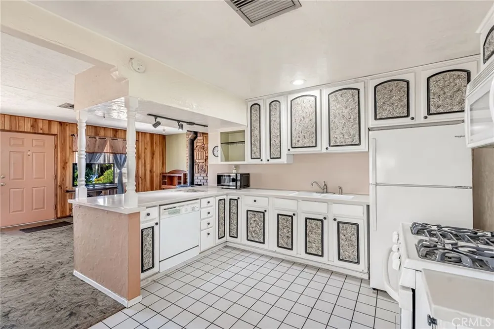 25562 Bejoal Barstow, CA 92311