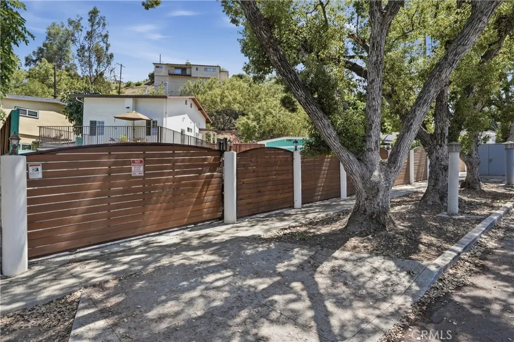 4511 Bedilion Los Angeles, CA 90032