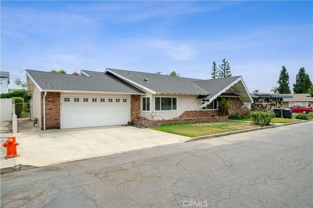 1019 E Walnut Avenue Orange, CA 92867