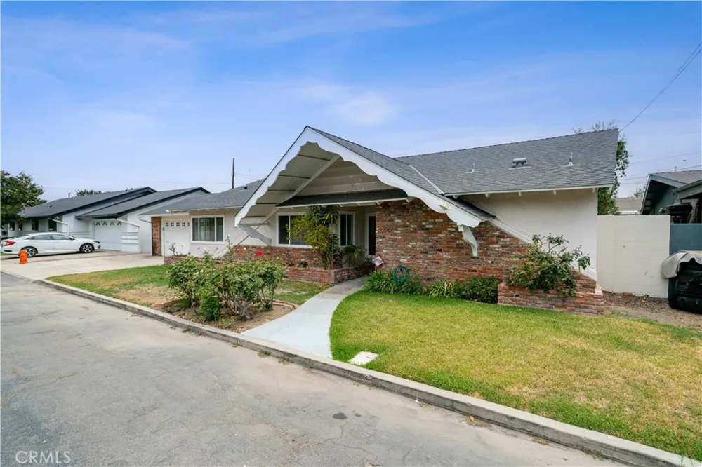 1019 E Walnut Avenue Orange, CA 92867