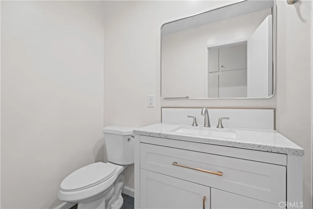 1019 E Walnut Avenue Orange, CA 92867