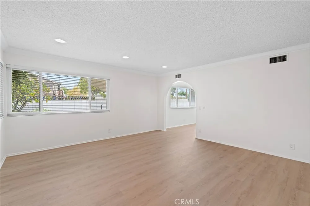 1019 E Walnut Avenue Orange, CA 92867