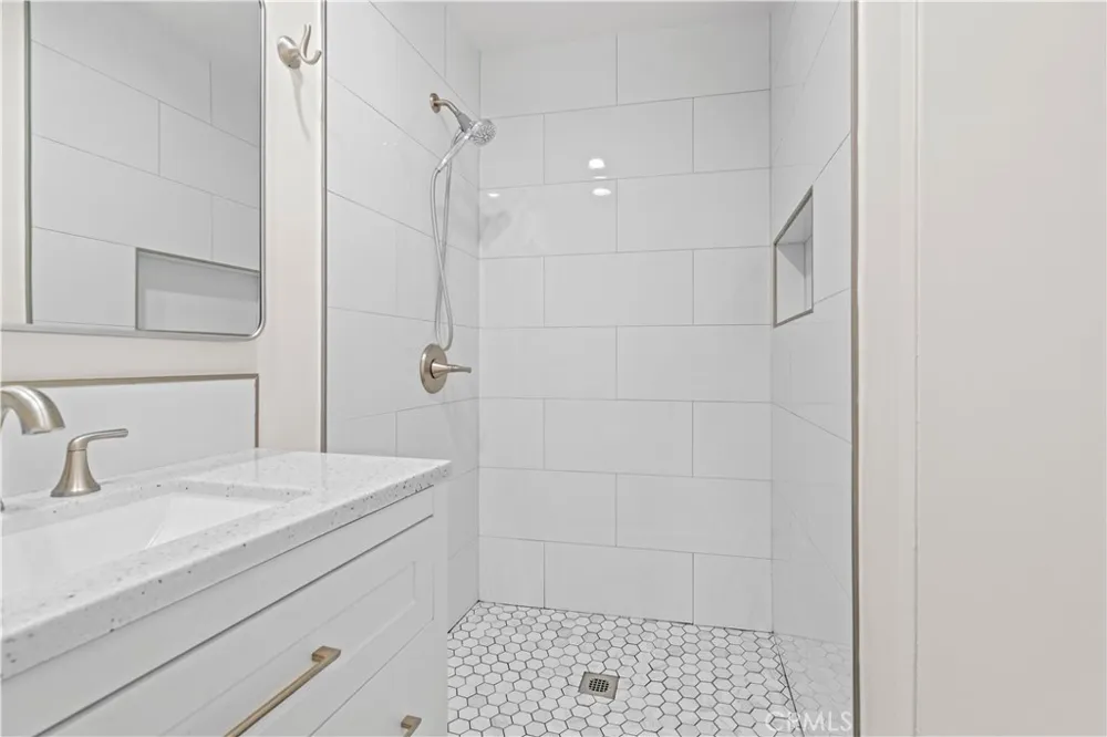 1019 E Walnut Avenue Orange, CA 92867