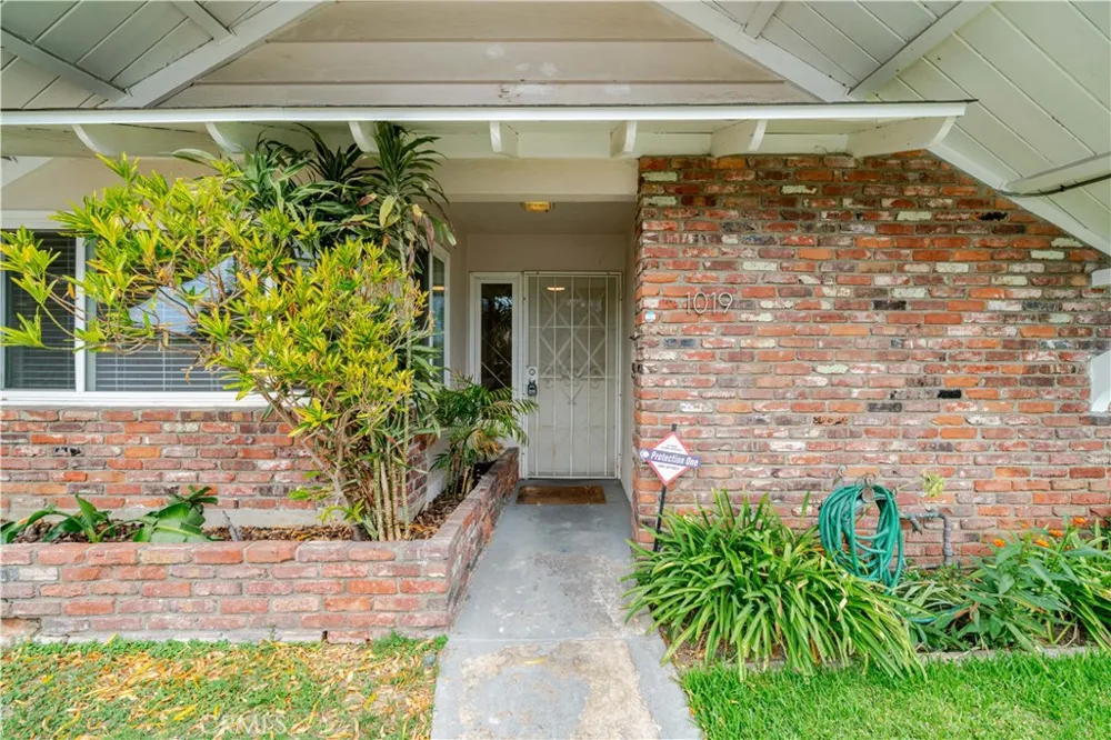 1019 E Walnut Avenue Orange, CA 92867