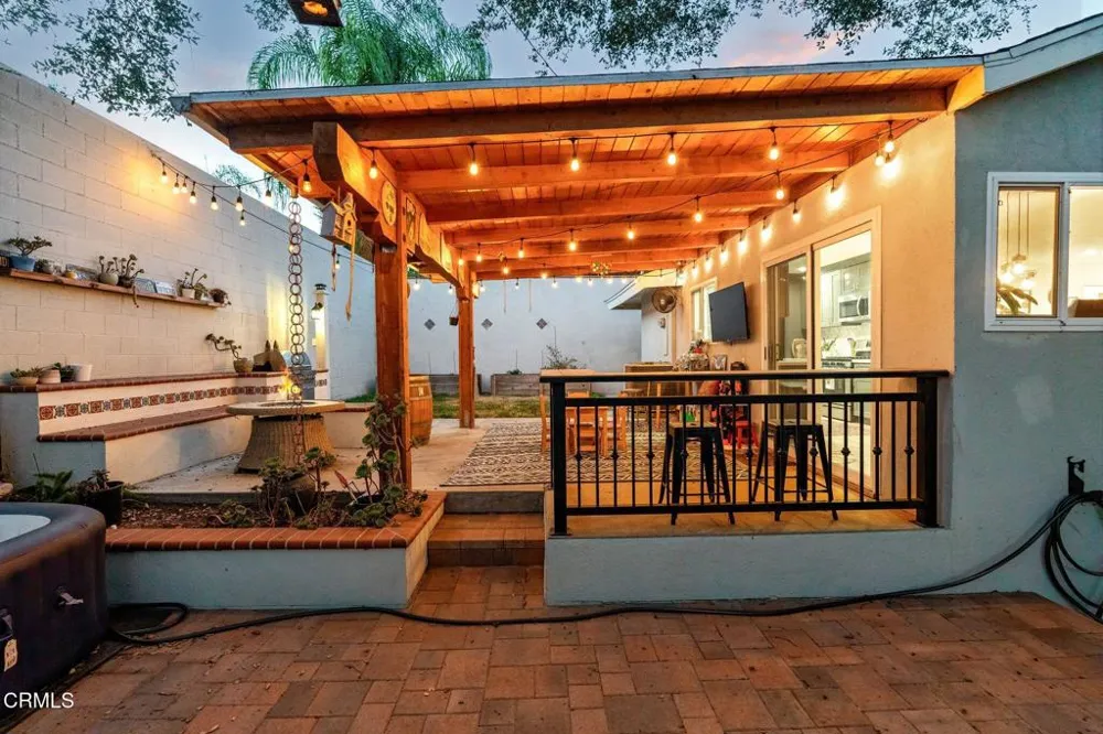 125 Oak Drive Oak View, CA 93022