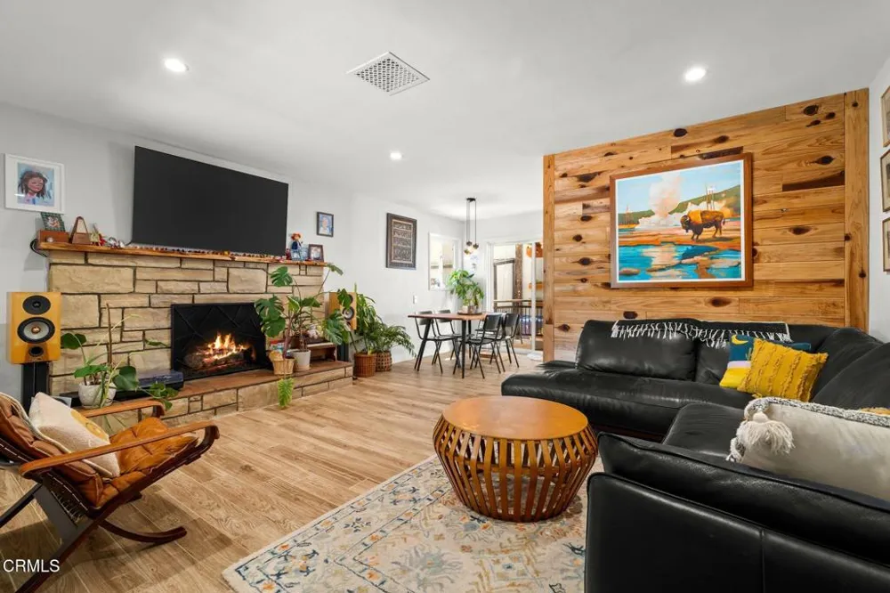 125 Oak Drive Oak View, CA 93022