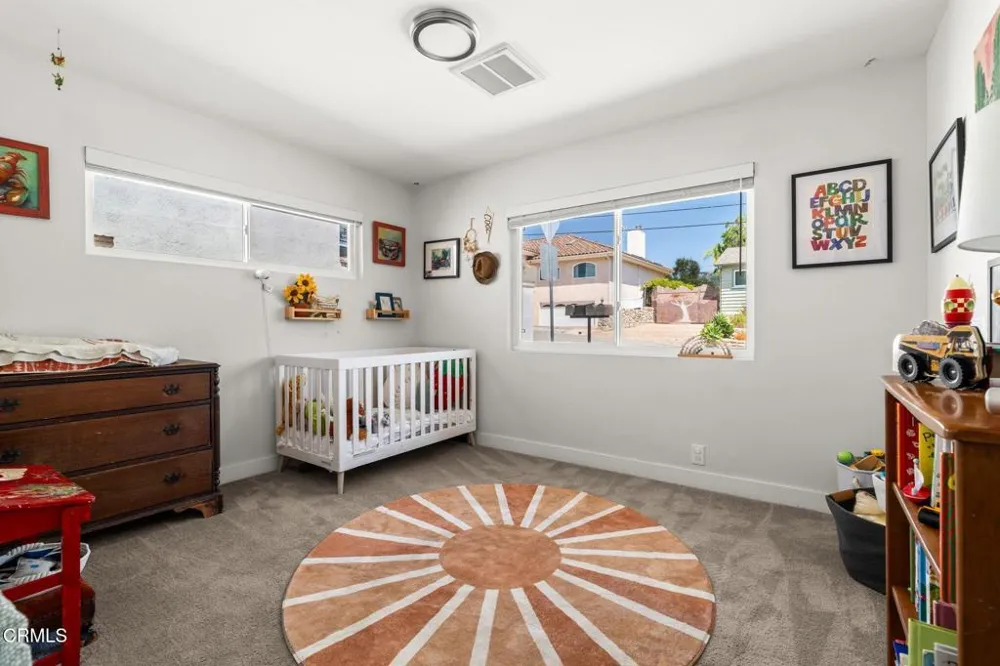 125 Oak Drive Oak View, CA 93022