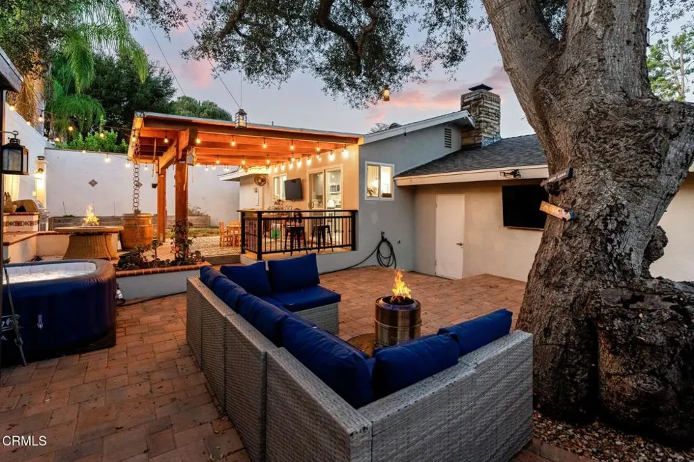 125 Oak Drive Oak View, CA 93022