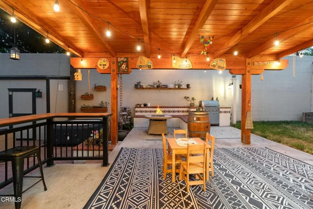 125 Oak Drive Oak View, CA 93022