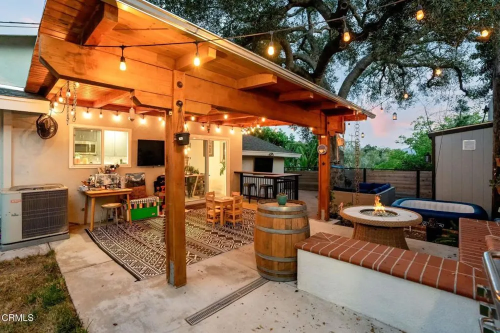 125 Oak Drive Oak View, CA 93022