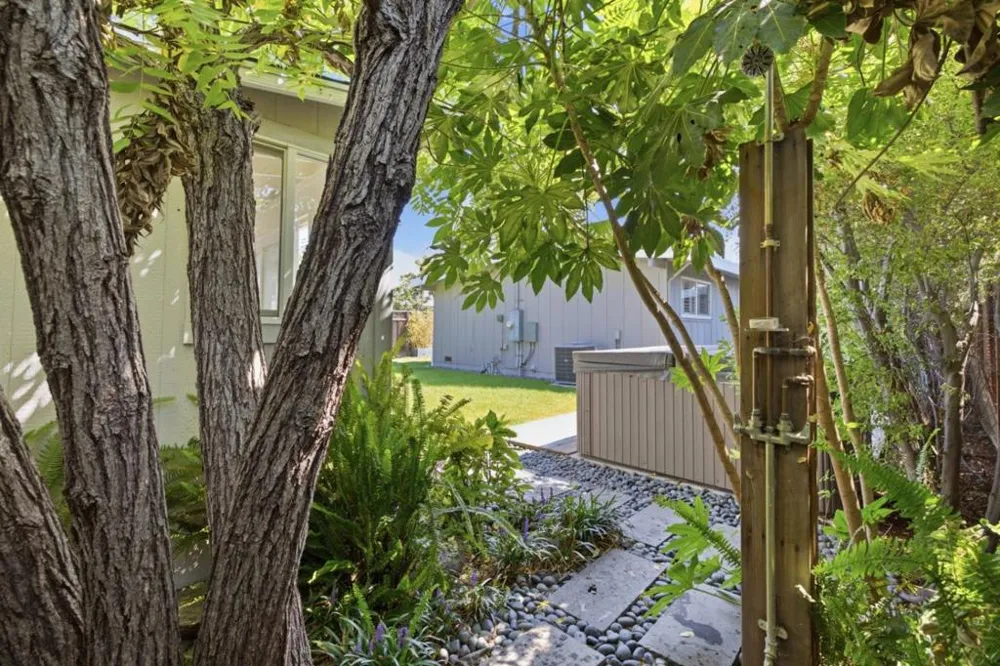 857 Tamarack Lane Sunnyvale, CA 94086
