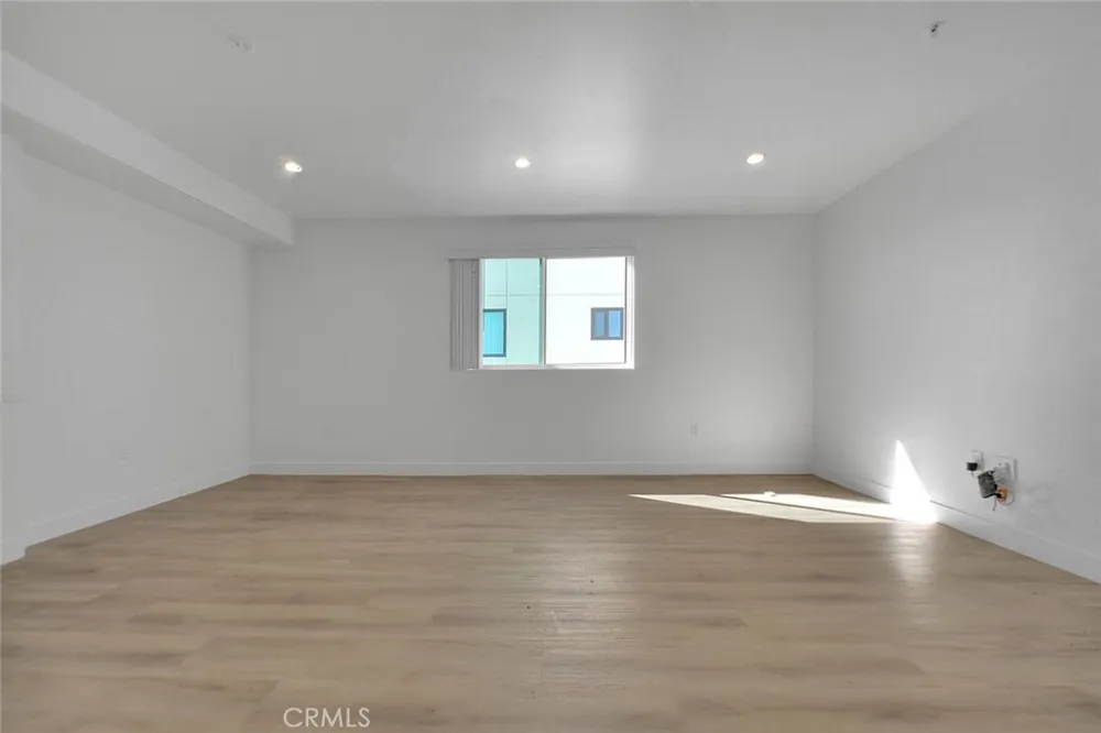5852 Vineland #5852-2 North Hollywood, CA 91601