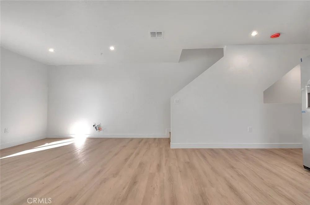 5852 Vineland #5852-2 North Hollywood, CA 91601