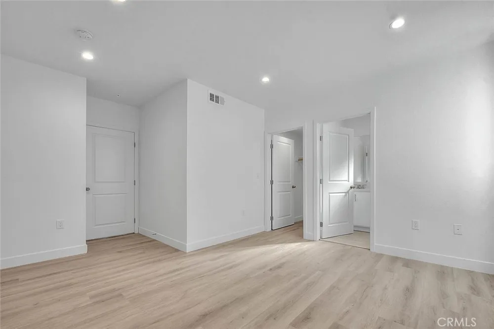 5852 Vineland #5852-2 North Hollywood, CA 91601