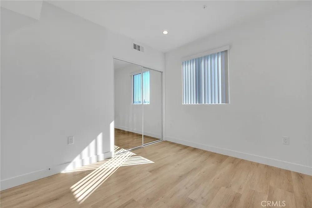 5852 Vineland #5852-2 North Hollywood, CA 91601