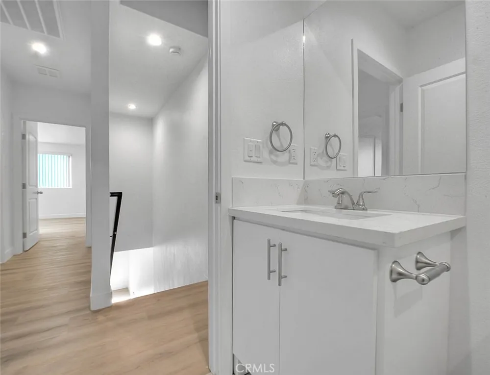 5852 Vineland #5852-2 North Hollywood, CA 91601