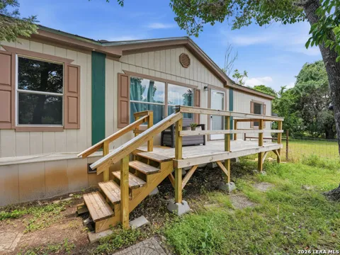 718 OAK DR