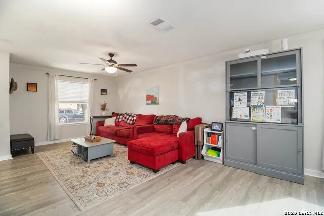 303 Discovery Kyle, TX 78640