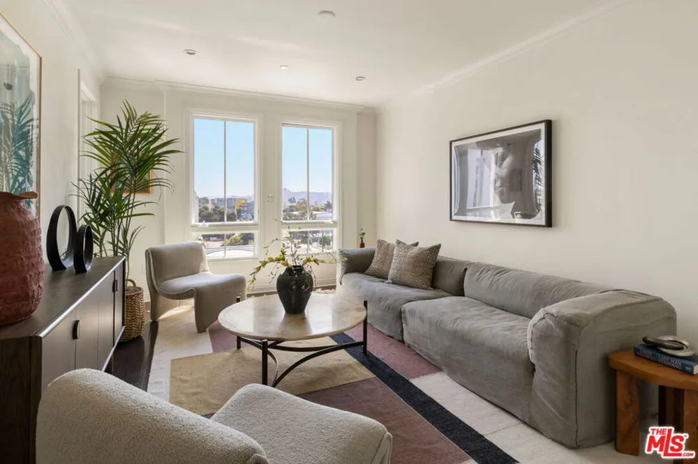 558 Caruso Avenue Glendale, CA 91210