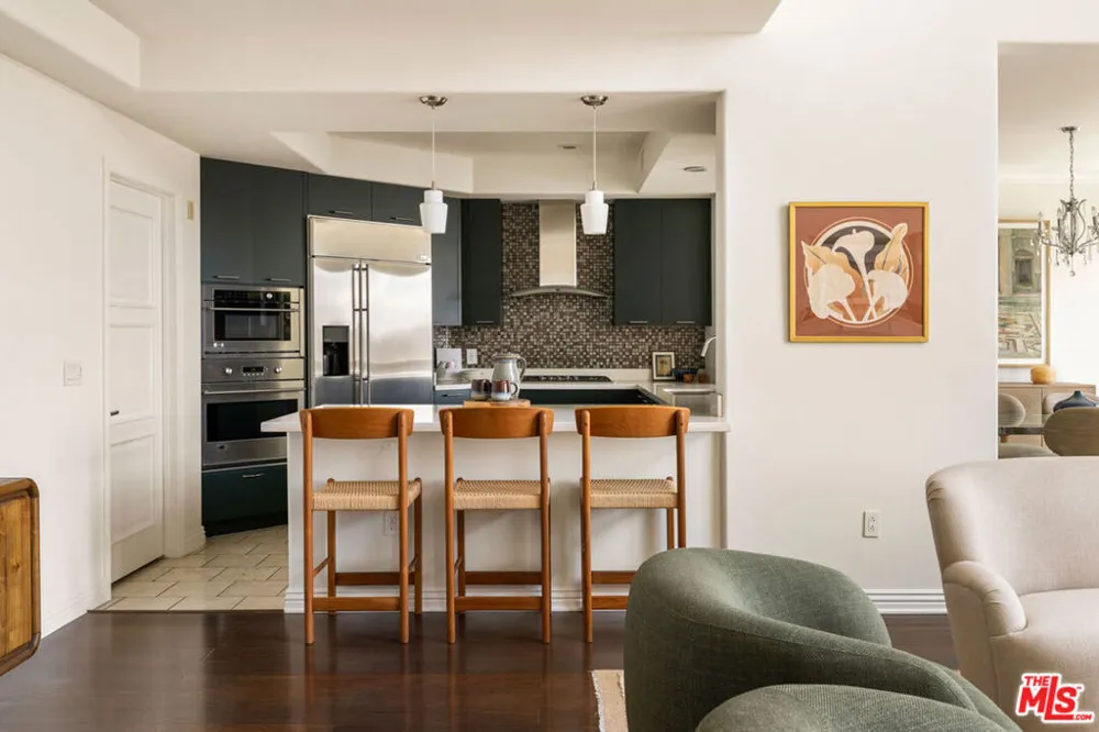 558 Caruso Avenue Glendale, CA 91210