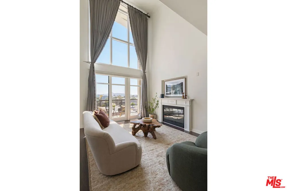 558 Caruso Avenue Glendale, CA 91210