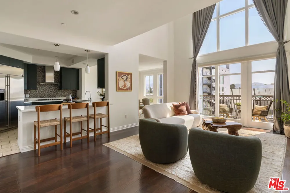 558 Caruso Avenue Glendale, CA 91210