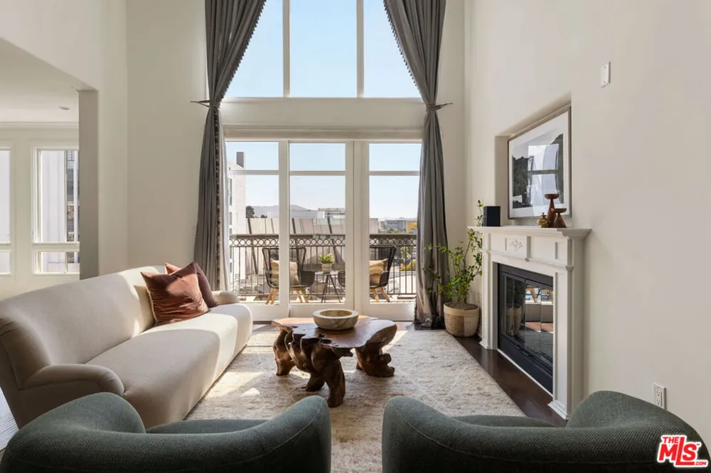 558 Caruso Avenue Glendale, CA 91210