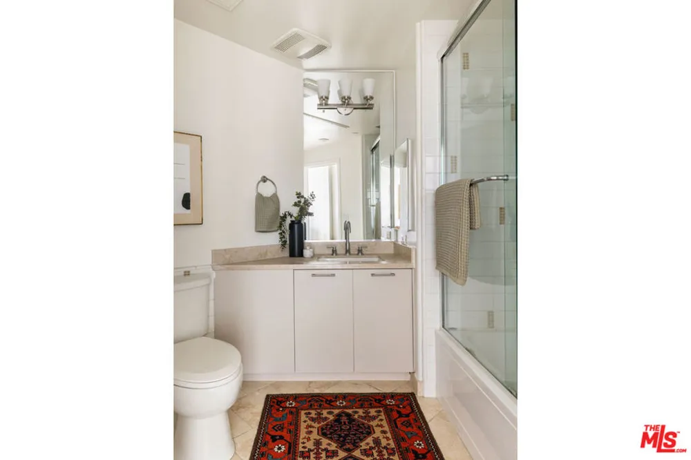 558 Caruso Avenue Glendale, CA 91210
