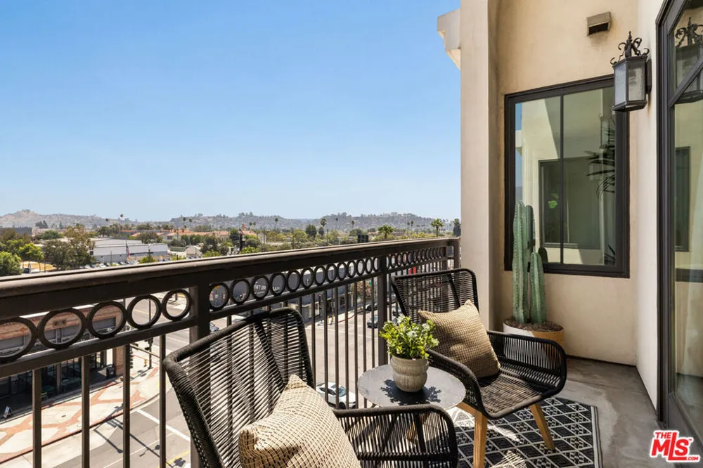558 Caruso Avenue Glendale, CA 91210