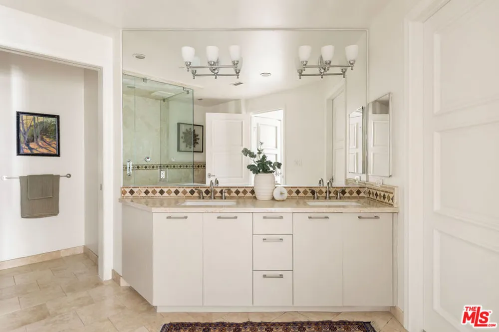 558 Caruso Avenue Glendale, CA 91210
