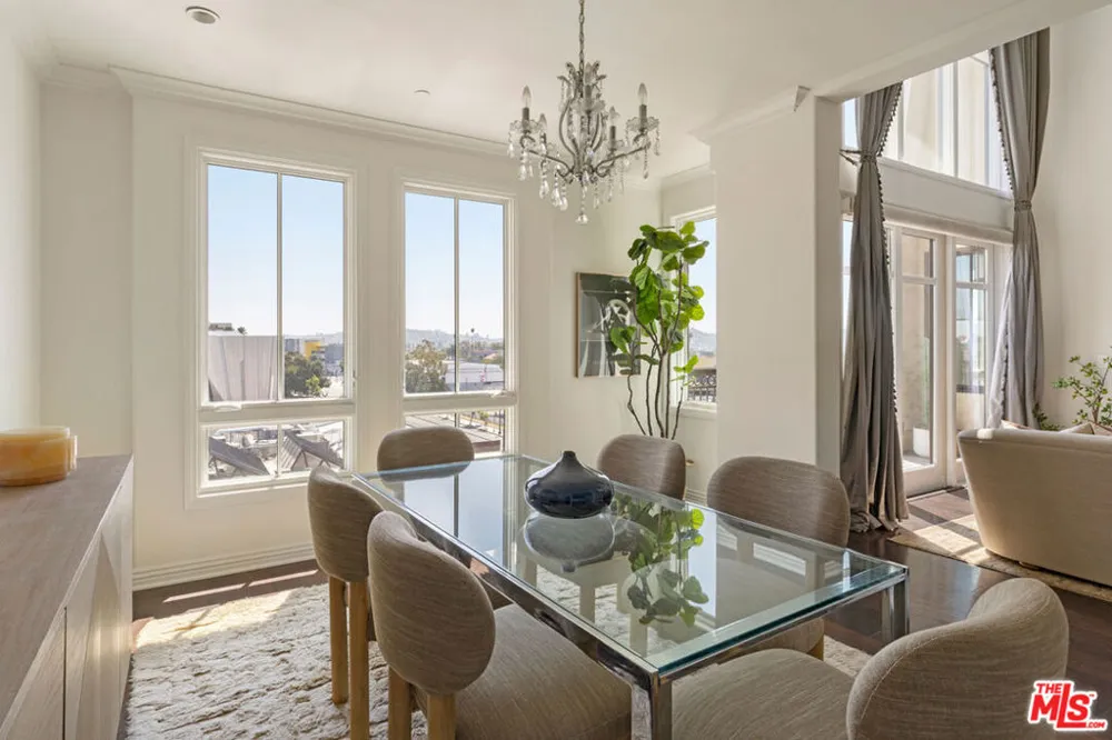 558 Caruso Avenue Glendale, CA 91210