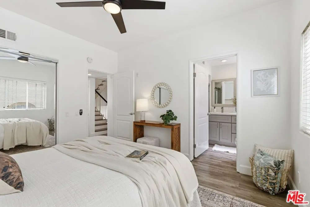 11110 Camarillo Street #122 Toluca Lake, CA 91602