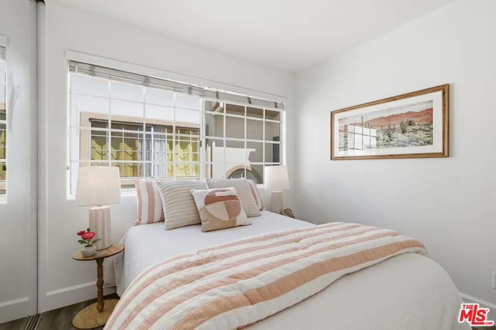 11110 Camarillo Street #122 Toluca Lake, CA 91602