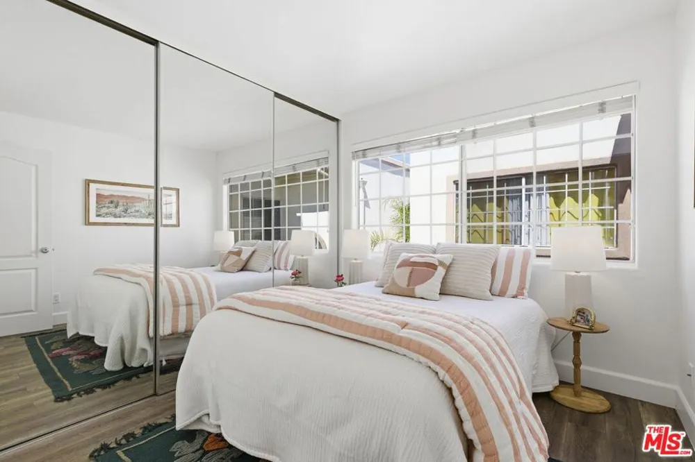 11110 Camarillo Street #122 Toluca Lake, CA 91602