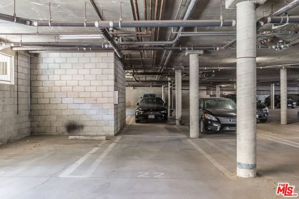 11110 Camarillo Street #122 Toluca Lake, CA 91602